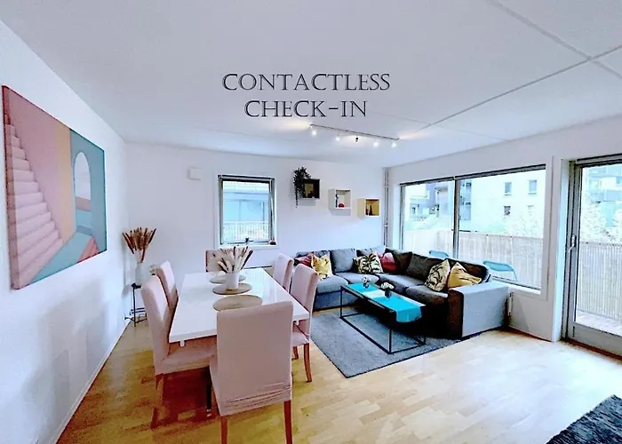 City Center Flat With Balcony & Free Parking