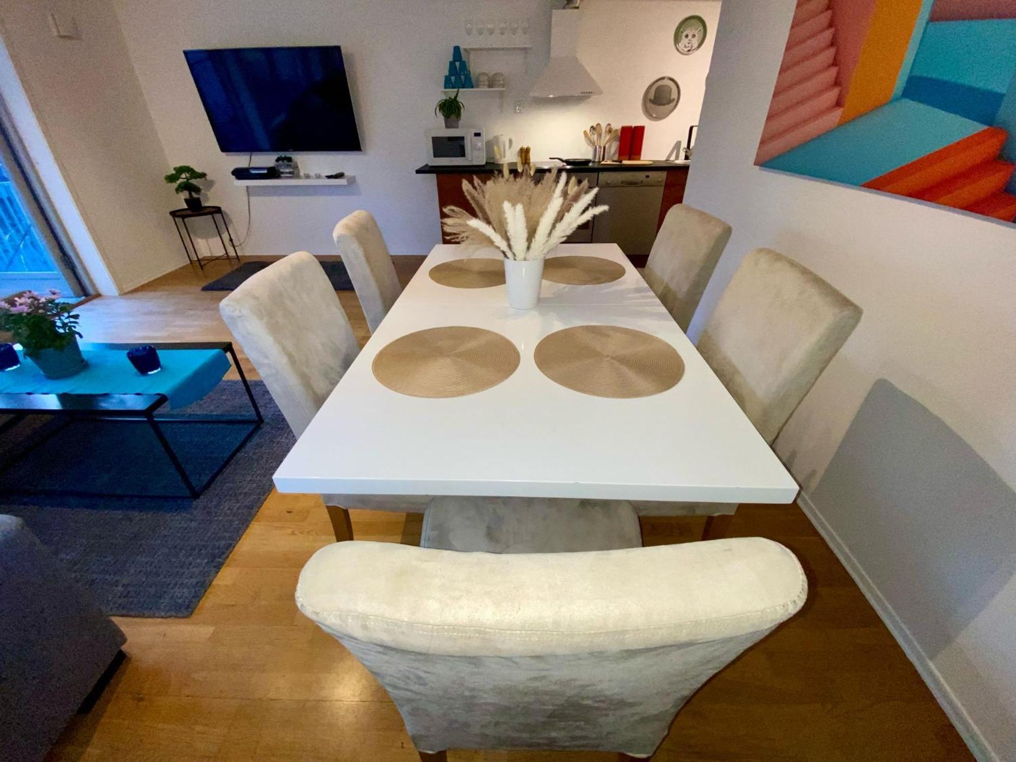 Center Flat With Balcony & Free Parking * Oslo