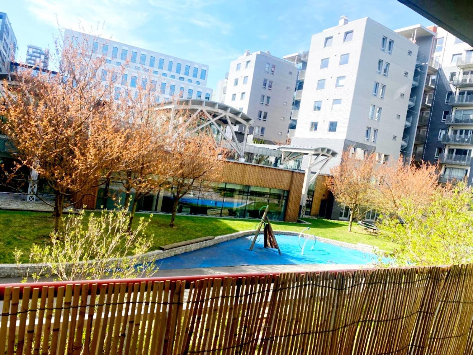 Apartment Center Flat With Balcony & Free Parking